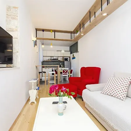 Roberto Apartment Split