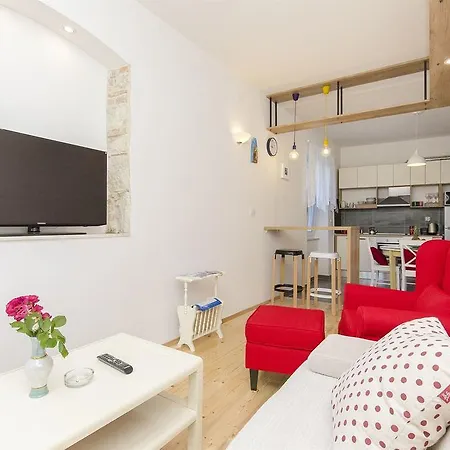 Roberto Apartment
